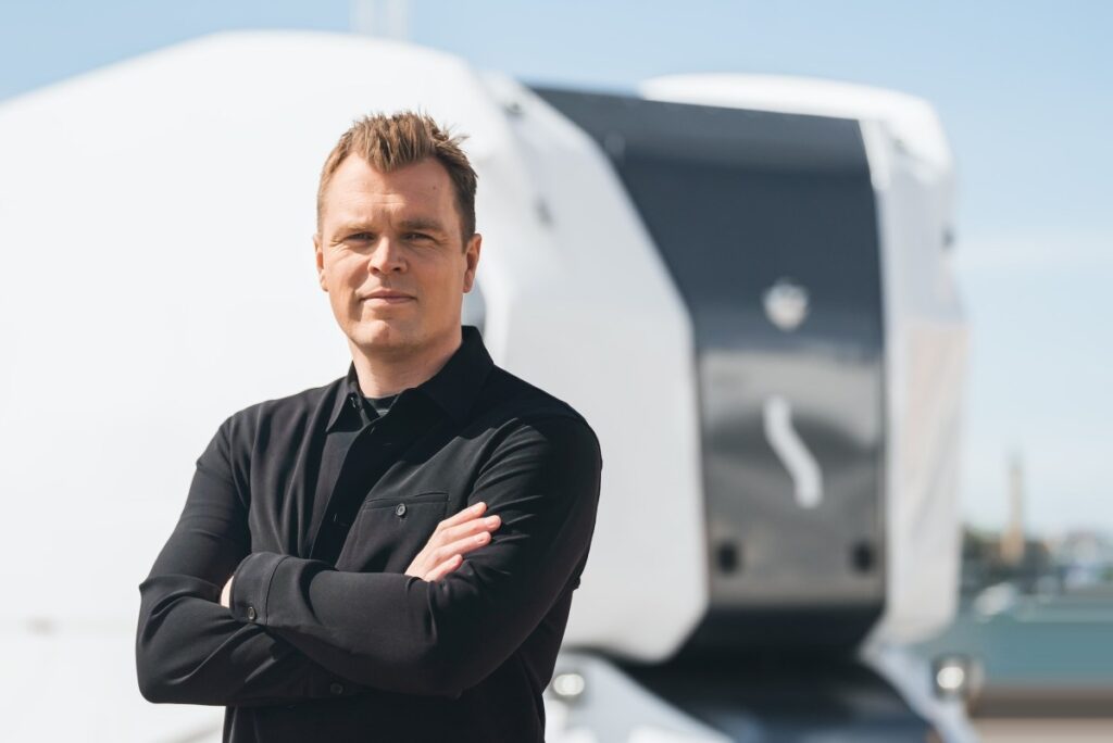 Einride founder steps down as CEO amid push to scale electric, autonomous trucks