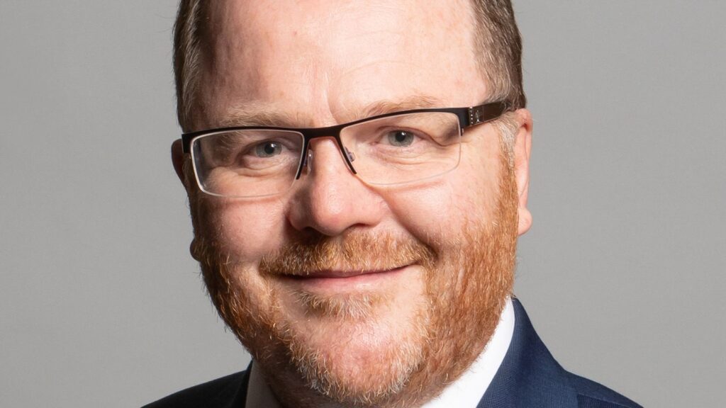 Ex-Tory minister George Freeman refers himself to standards watchdog over ‘cash for questions’ accusations | Politics News