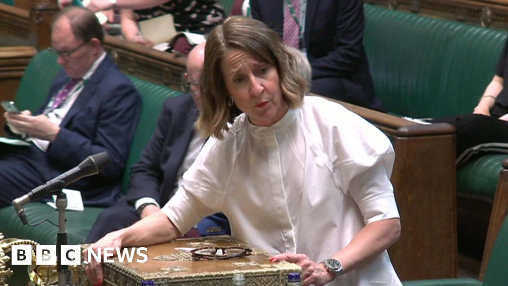 Labour MPs press Liz Kendall on rollout of benefit changes