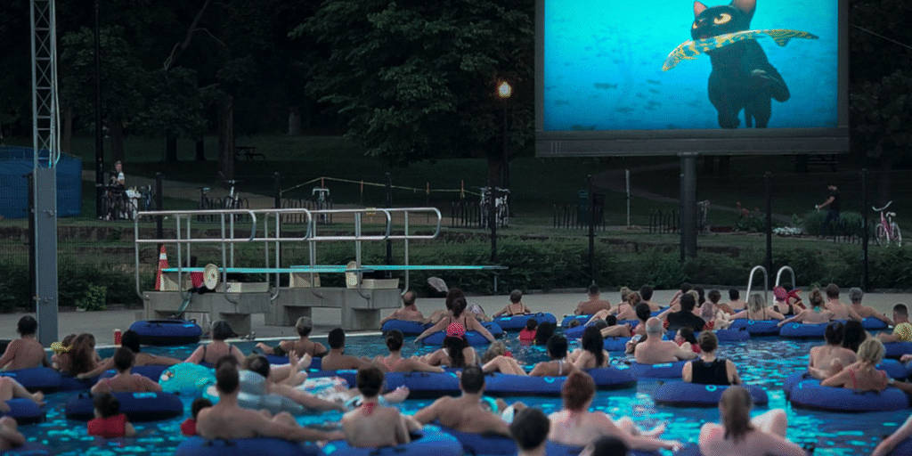 Un cinéma sur l’eau débarque à Montréal cet été et c’est aussi magique que ça en a l’air