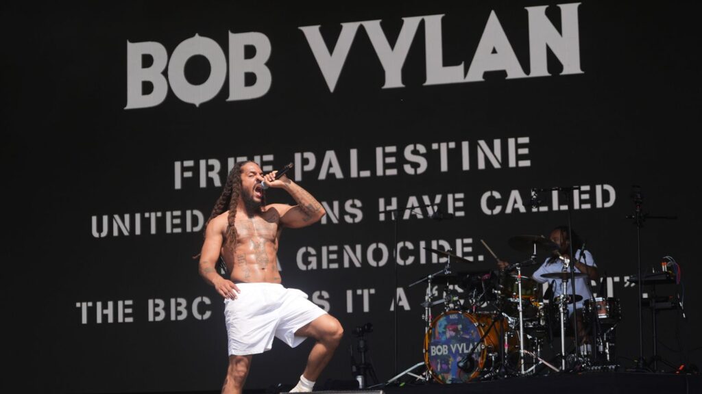 Chief rabbi condemns BBC’s ‘mishandled response’ to anti-IDF chanting at Glastonbury – as band issue new statement | UK News