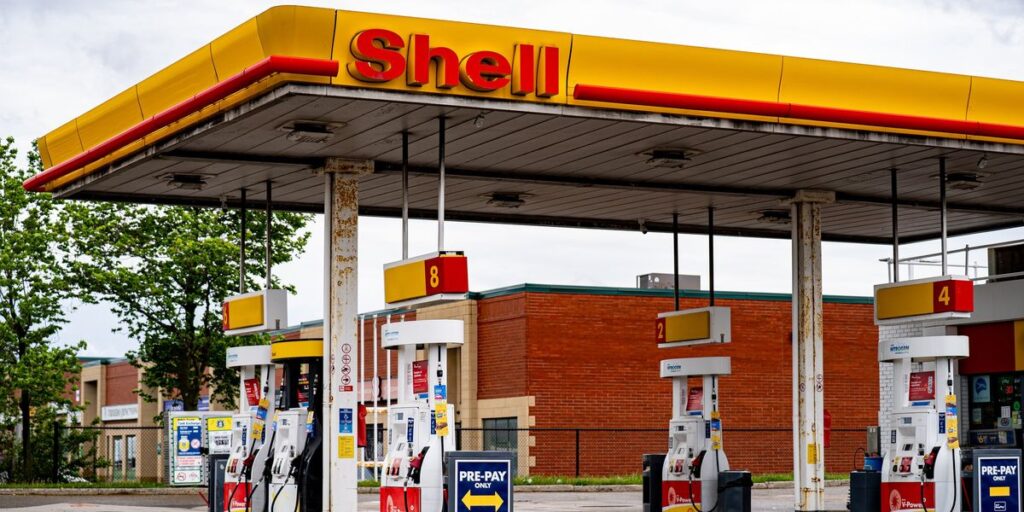 Gas prices are dropping tomorrow across Canada and these spots will have the biggest savings