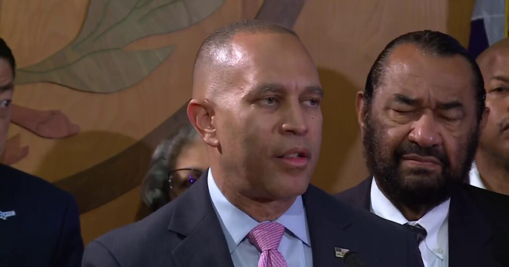 Jeffries joins Texas Democrats to oppose redistricting efforts