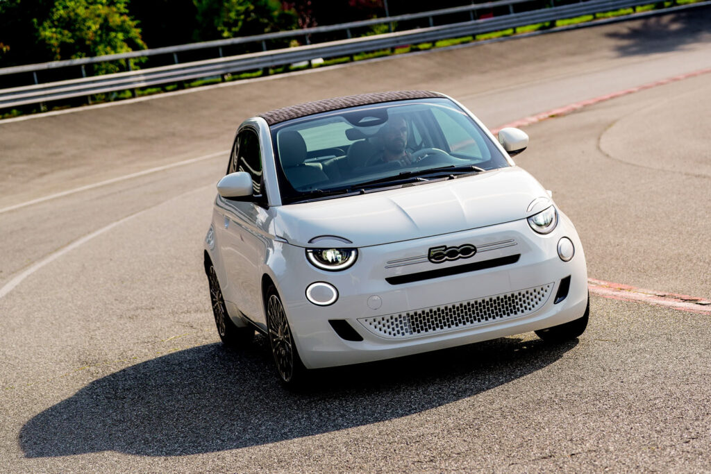 Official: Fiat 500 Hybrid to arrive in November with six-speed manual
