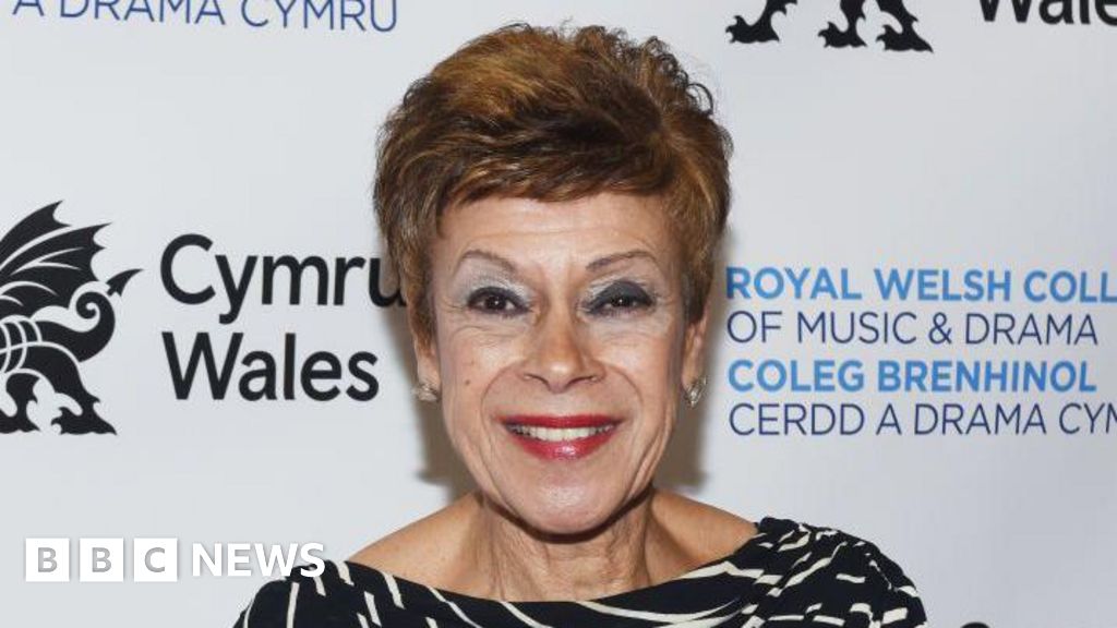 Singer Iris Williams who performed for Queen Elizabeth II dies