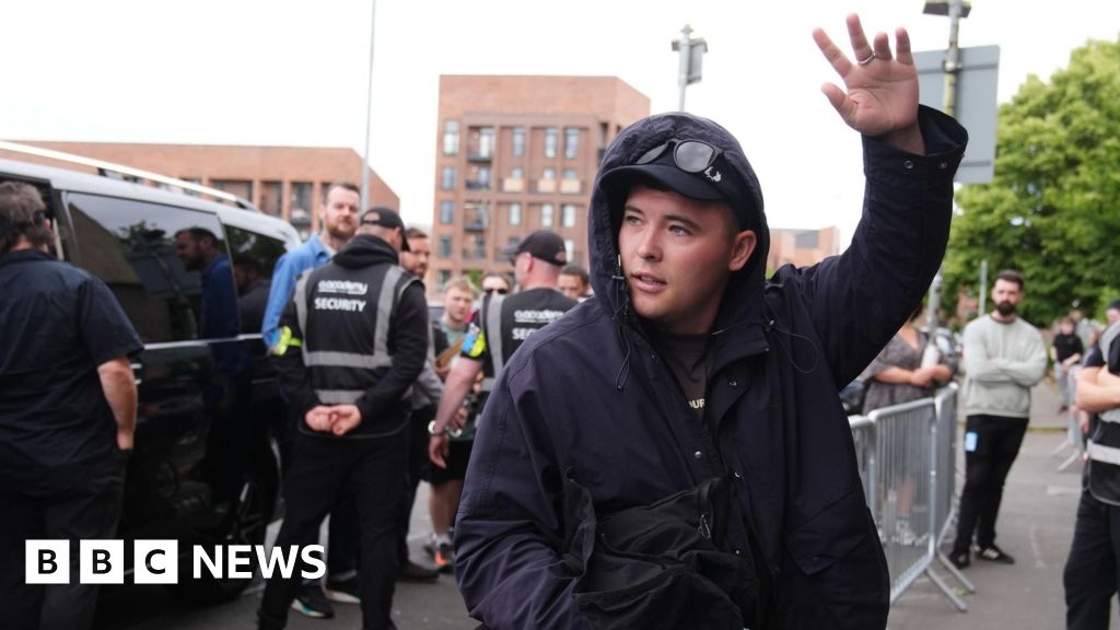 ‘They can’t stop us’ – Kneecap hit out at John Swinney at Glasgow show